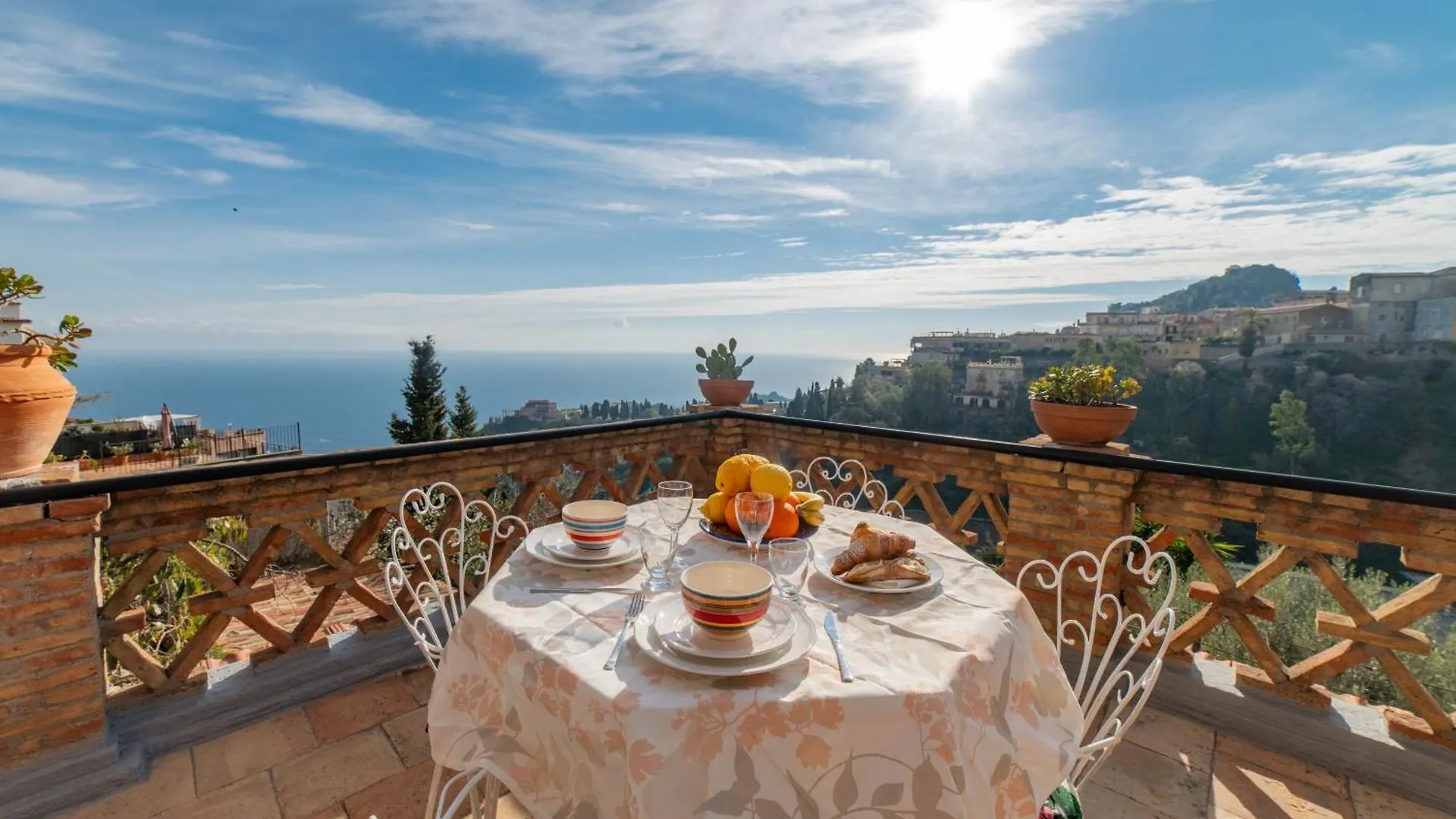 Villa Aurora, Taormina 0*,  Italy